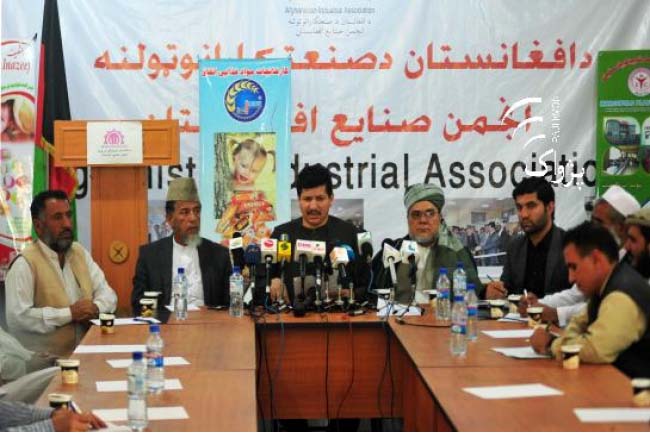٢٠ درصد تولیدات و ۲۰ درصد سرمایه گذاری در بخش صنایع کاهش یافته است